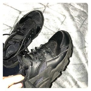 Black huaraches